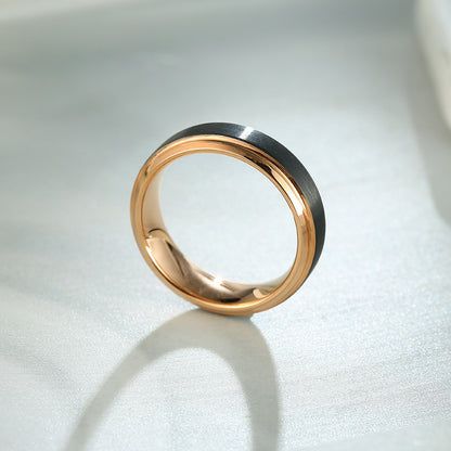 Tungstenring med svart inlägg och guldfinish